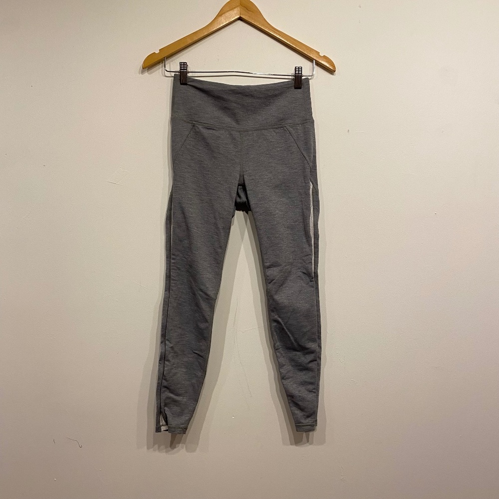 Athleta Light‎ Grey Chaturunga Leggings Size Small